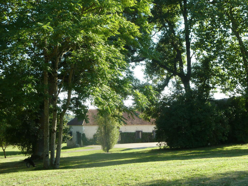 Le Claveau Paulnay Exterior photo